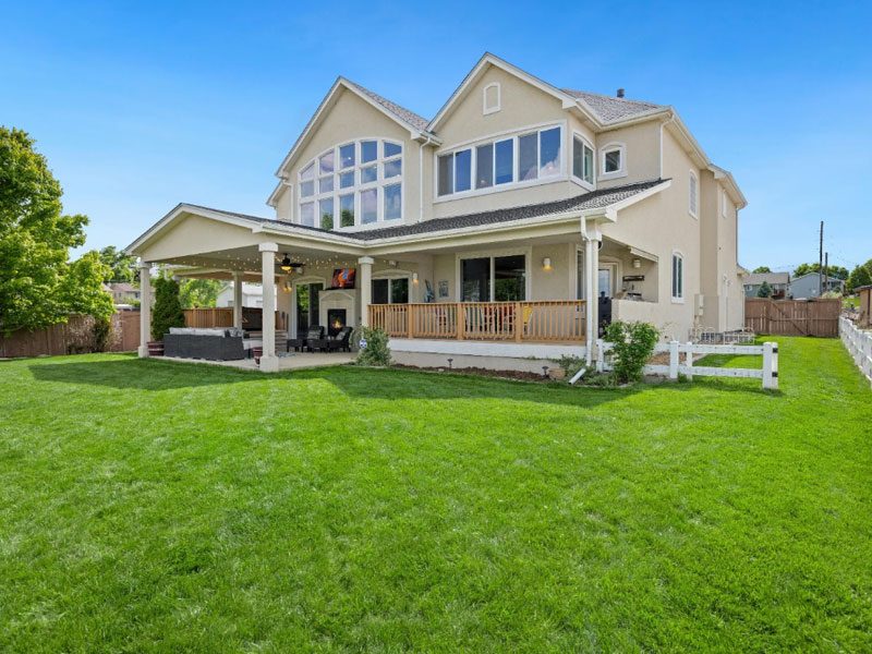 firstclasslawns.com - The-Benefits-of-a-Hybrid-Lawn-Care-Program-Over-a-Fully-Synthetic-Approach